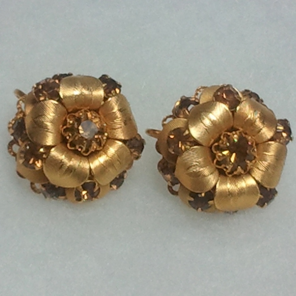 Vintage Gold Toned Clip on Leaf Themed Earrings